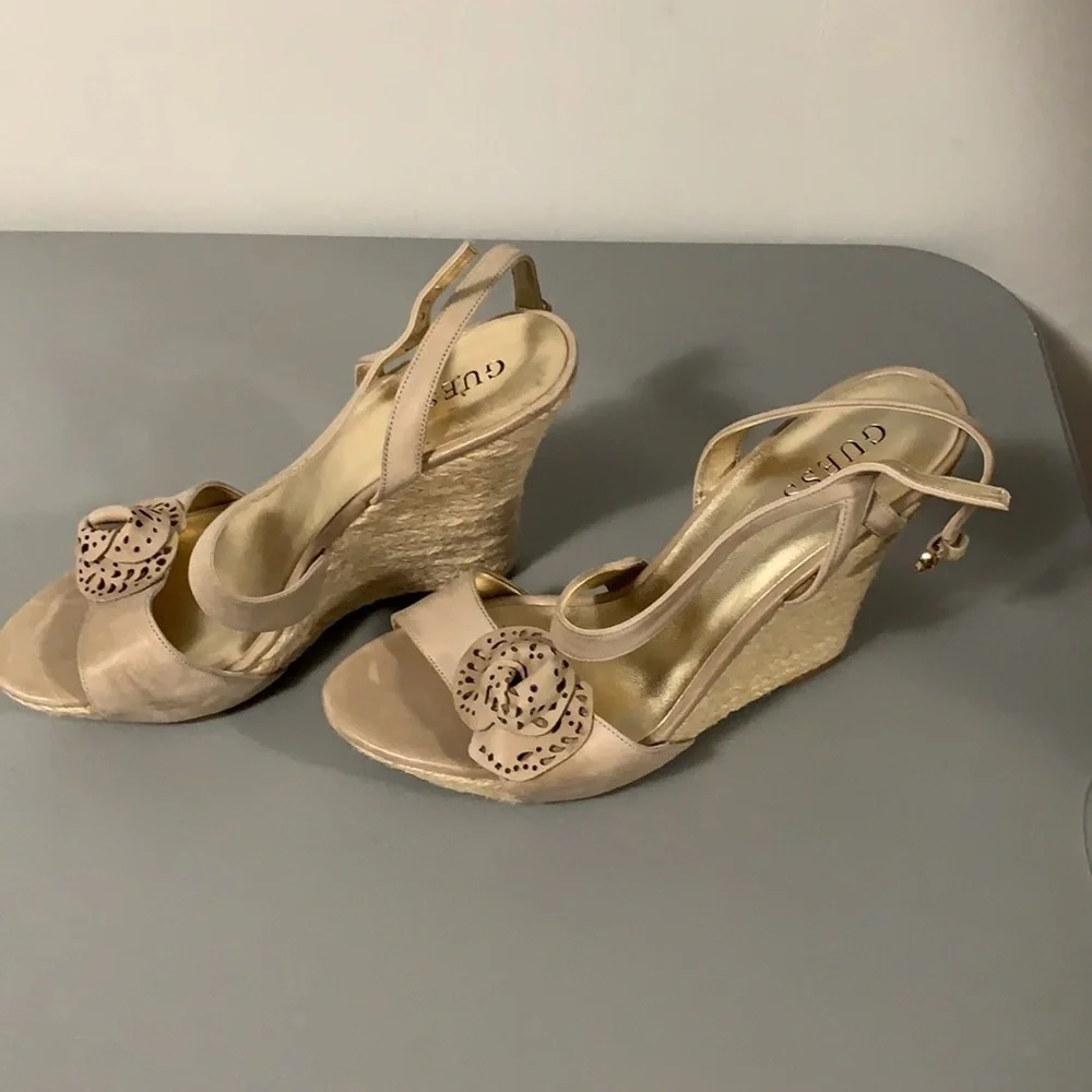 GUESS wedge sandals Size 9M